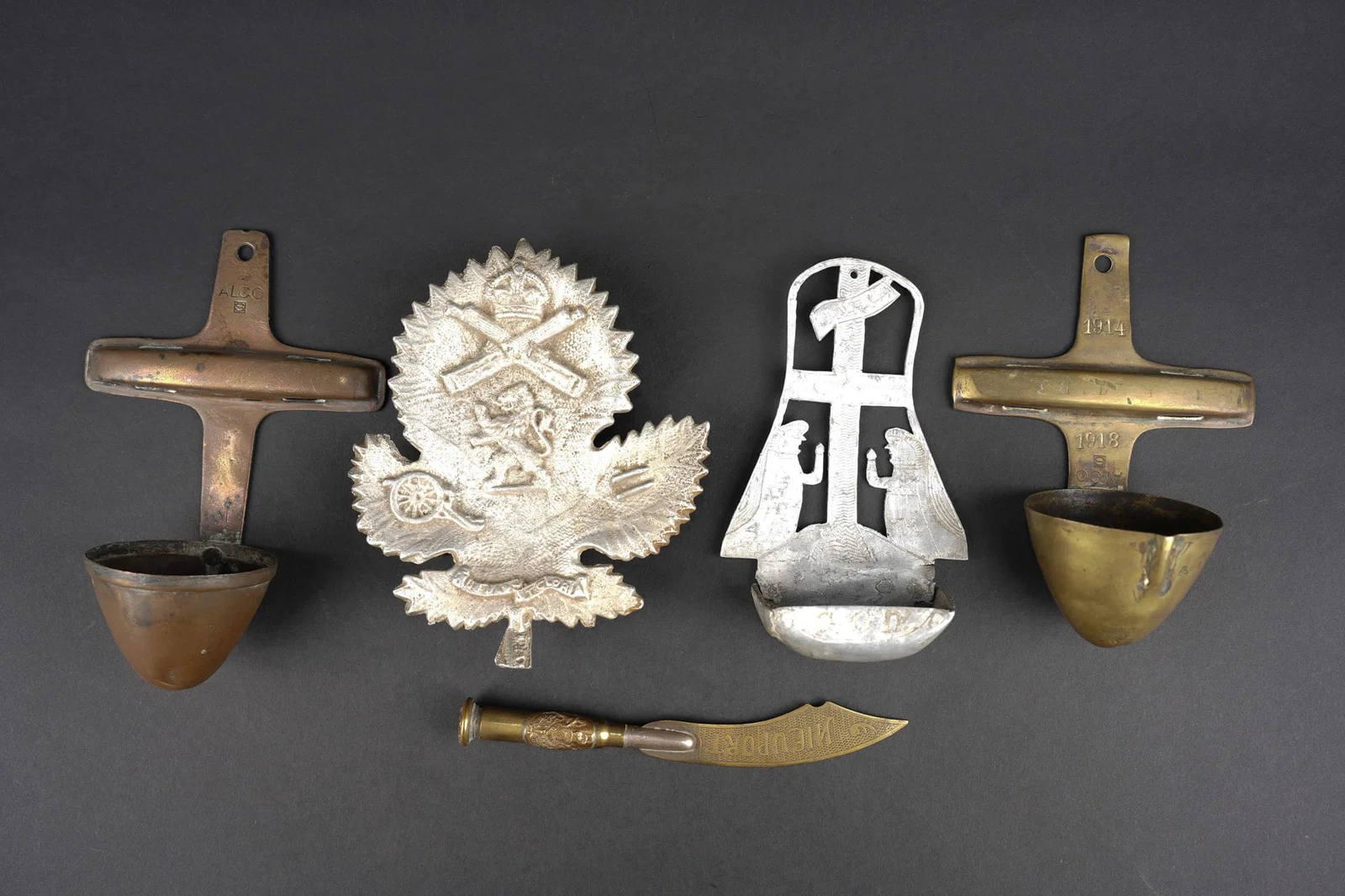 Lot d artisanat de tranchee anglais ww1. WWI British trench art lot