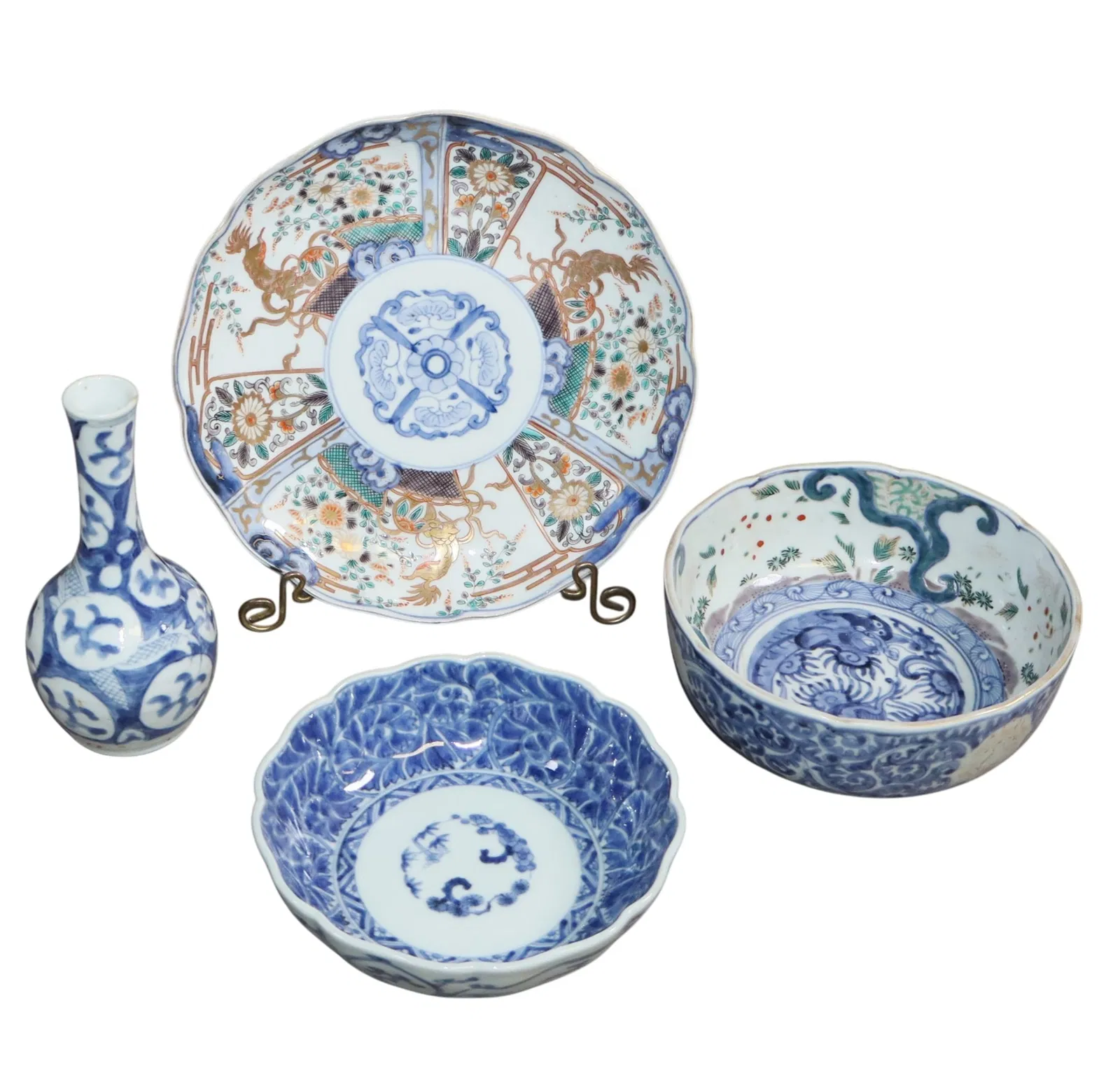 Lot of 4 pieces Japanese Imari: 1 vase, 2 bowls, 1 round dish