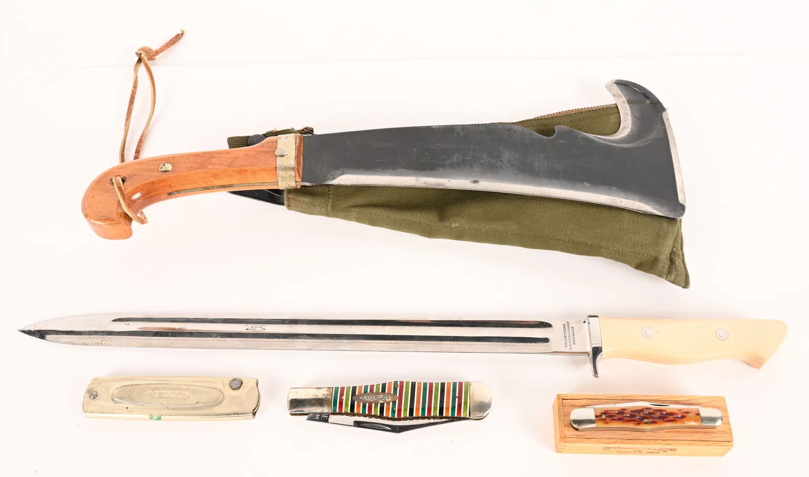 LOT OF FOUR KNIVES AND WOODSMAN'S PAL