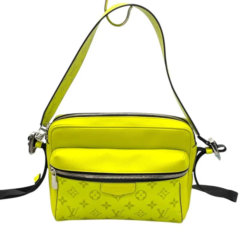 LOUIS VUITTON OUTDOOR MESSENGER JAUNE TAIGARAMA SHOULDER BAG