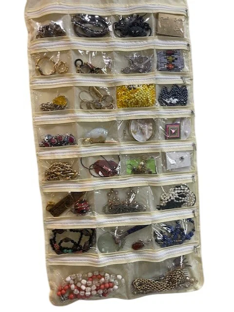 MASSIVE LOT OF ESTATE COSTUME VINTAGE JEWELRY +++