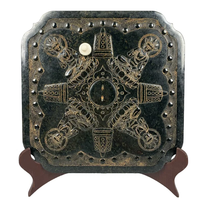 Meteorite amulet, good magnetic properties.