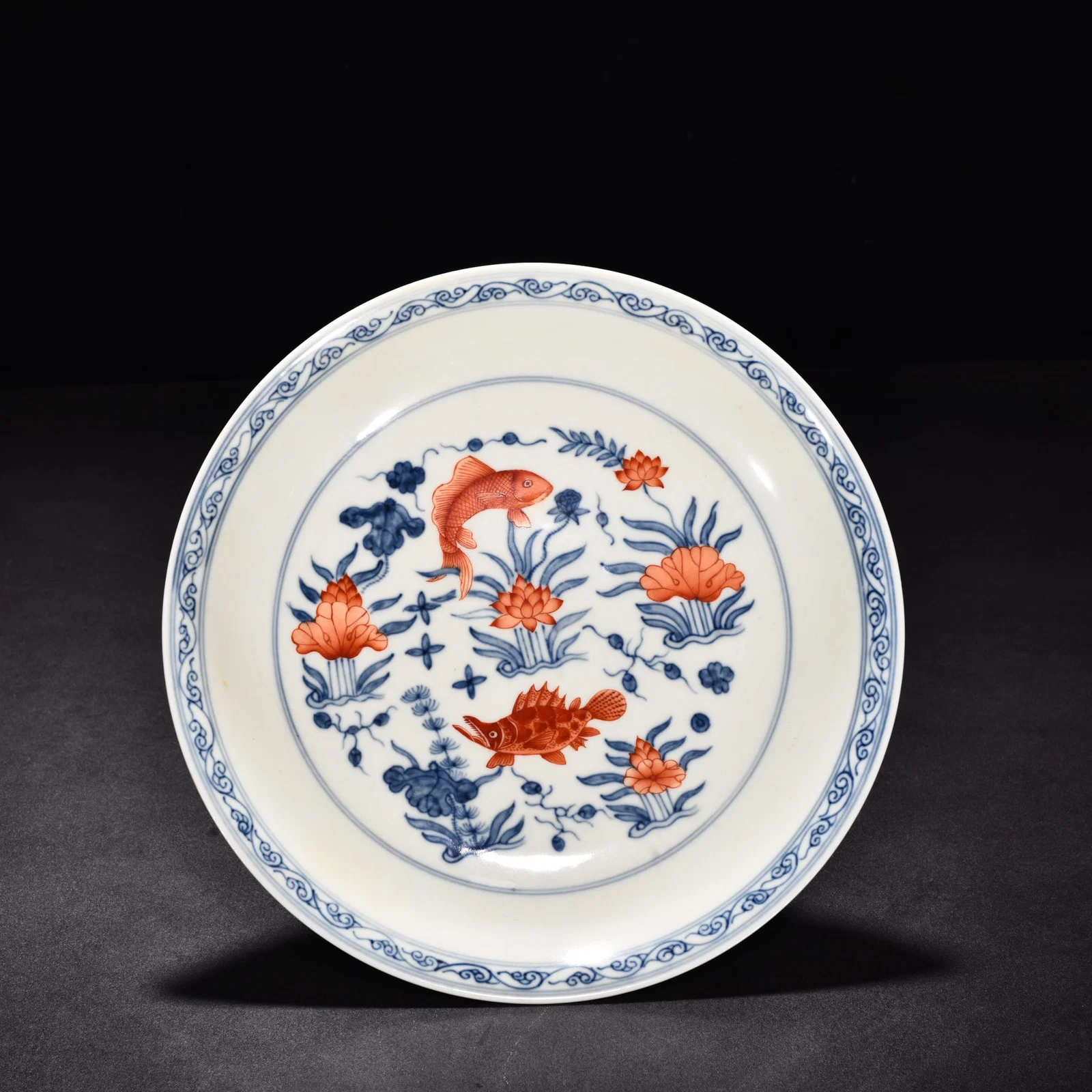 Ming Dynasty Chenghua blue and white alum red fish and algae plate
