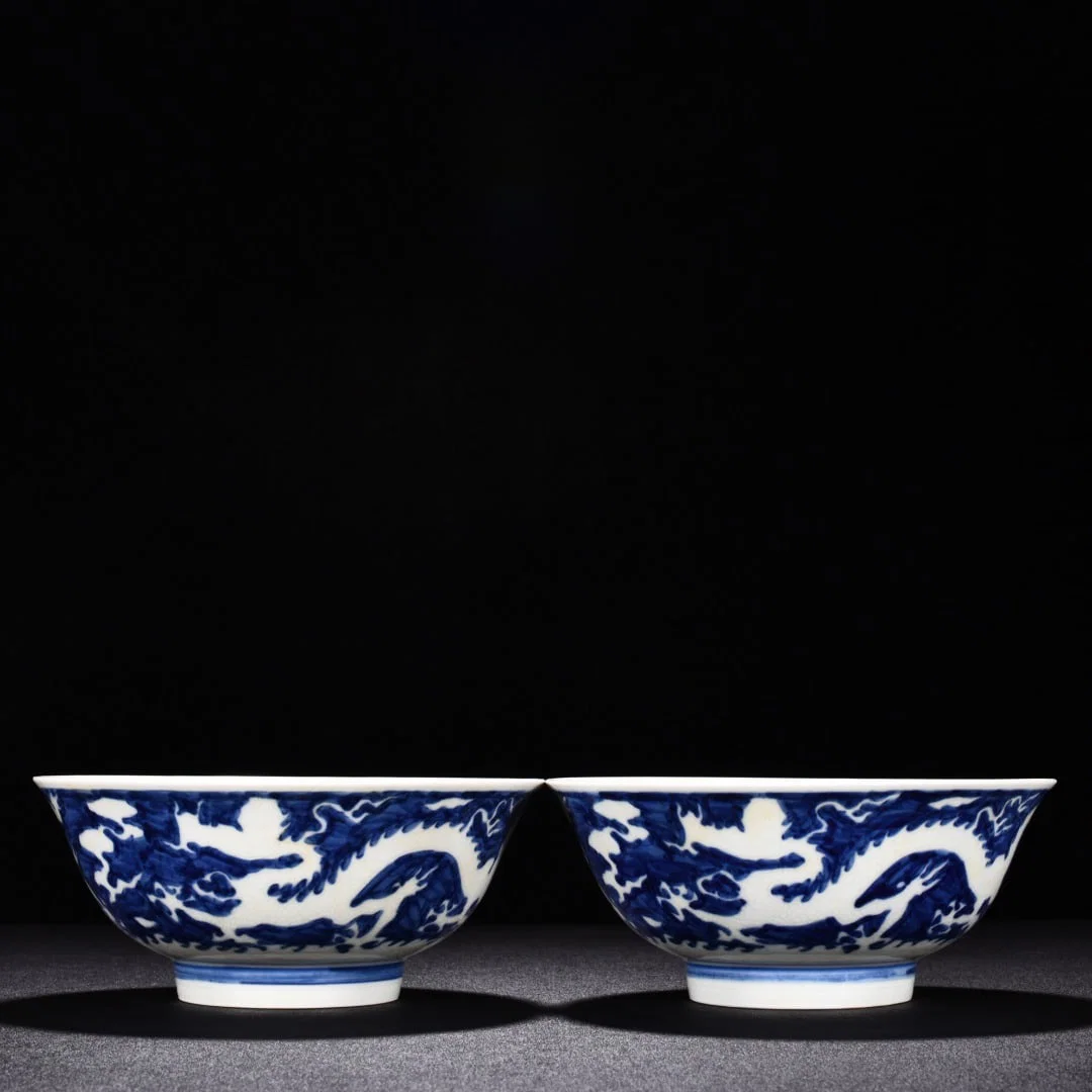 Ming Dynasty Chenghua blue and white blue cloud and dragon porcelain bowl