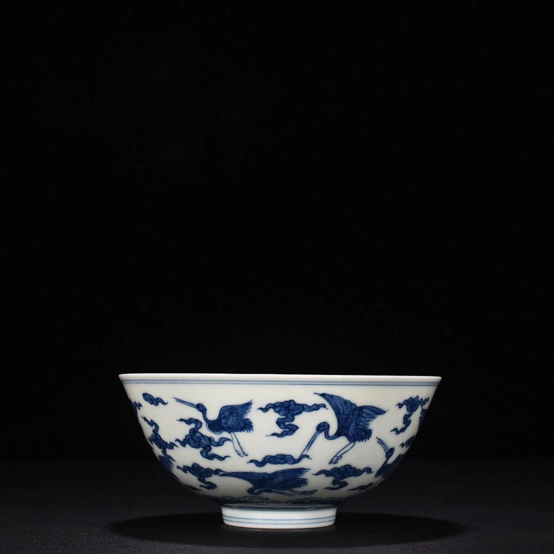 Ming Dynasty Chenghua blue and white cloud and crane porcelain bowl