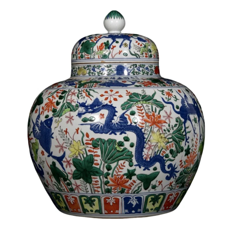 Ming Dynasty Jiajing five-colored auspicious beast pattern covered jar
