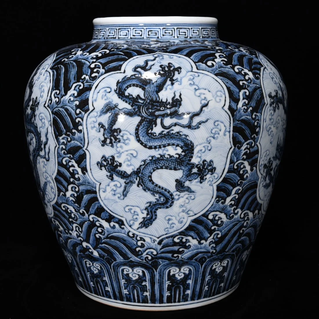 Ming Dynasty Xuande blue and white dragon porcelain jar