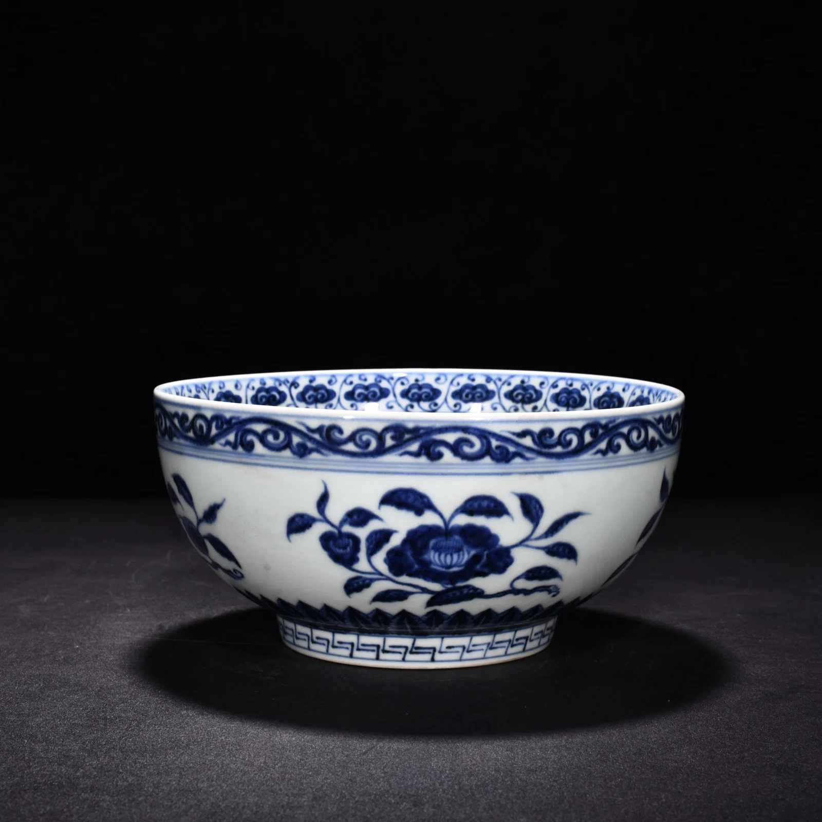Ming Dynasty Xuande blue and white flower and fruit Arhat bowl