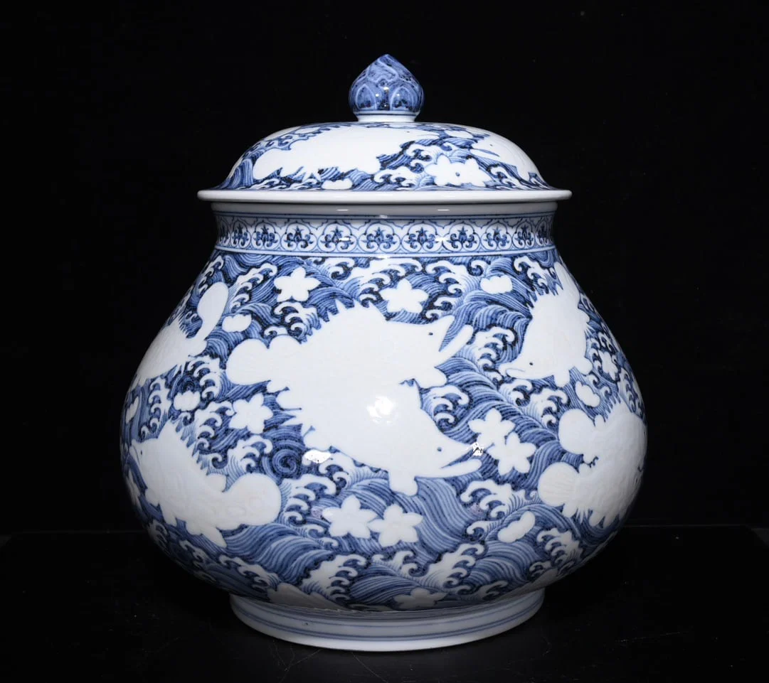 Ming Dynasty Xuande blue and white flowers fish and algae porcelain fish basket