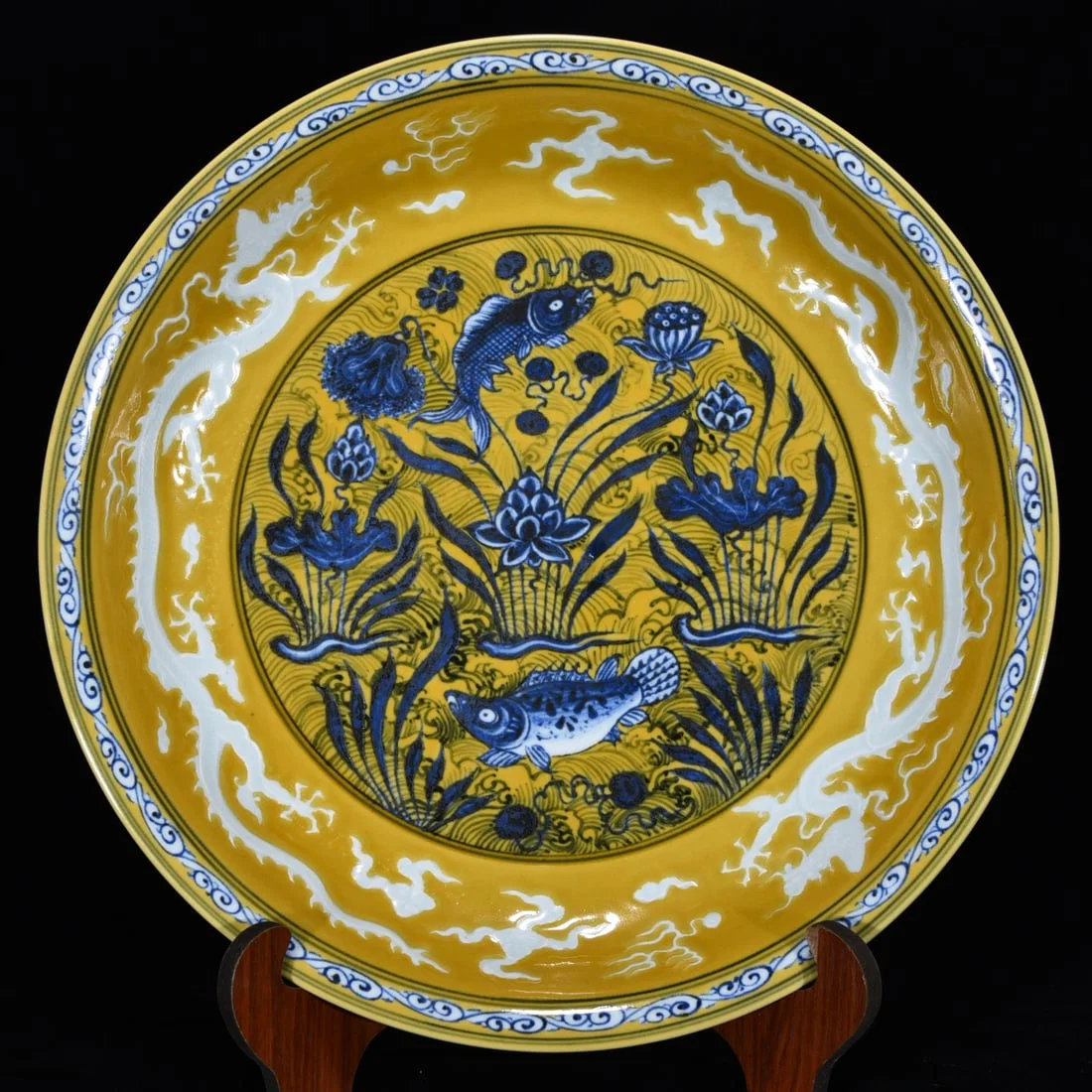 Ming Dynasty Xuande yellow ground blue and white fish and algae plate
