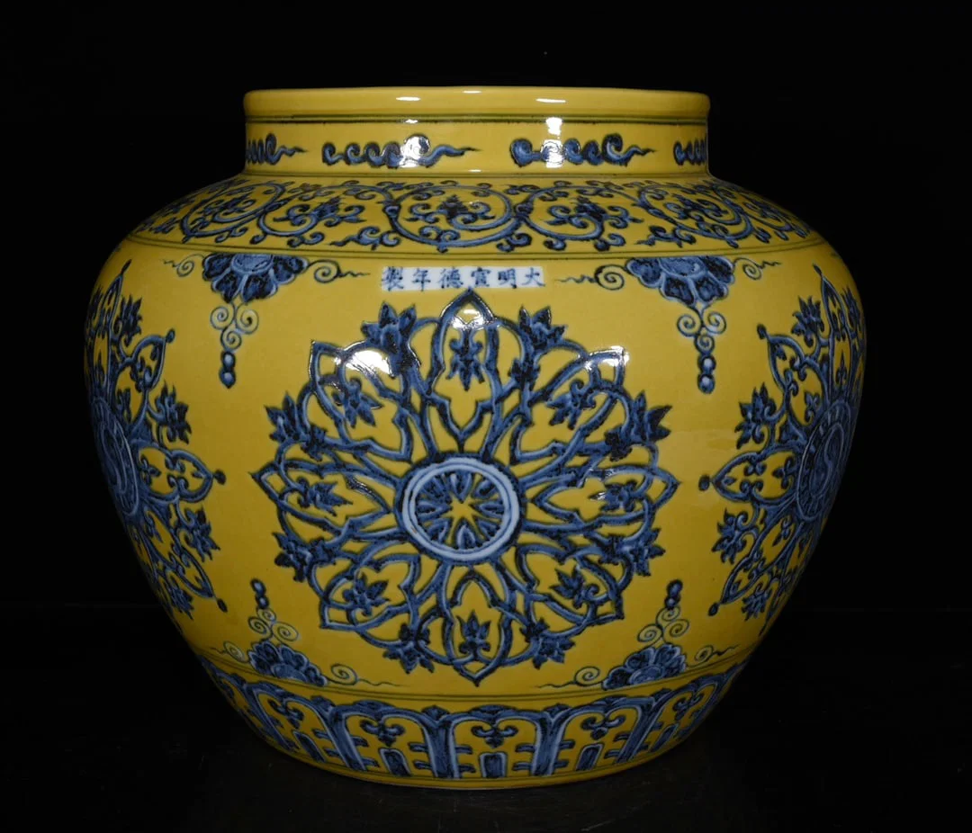 Ming Dynasty Xuande yellow ground blue and white group flower porcelain jar