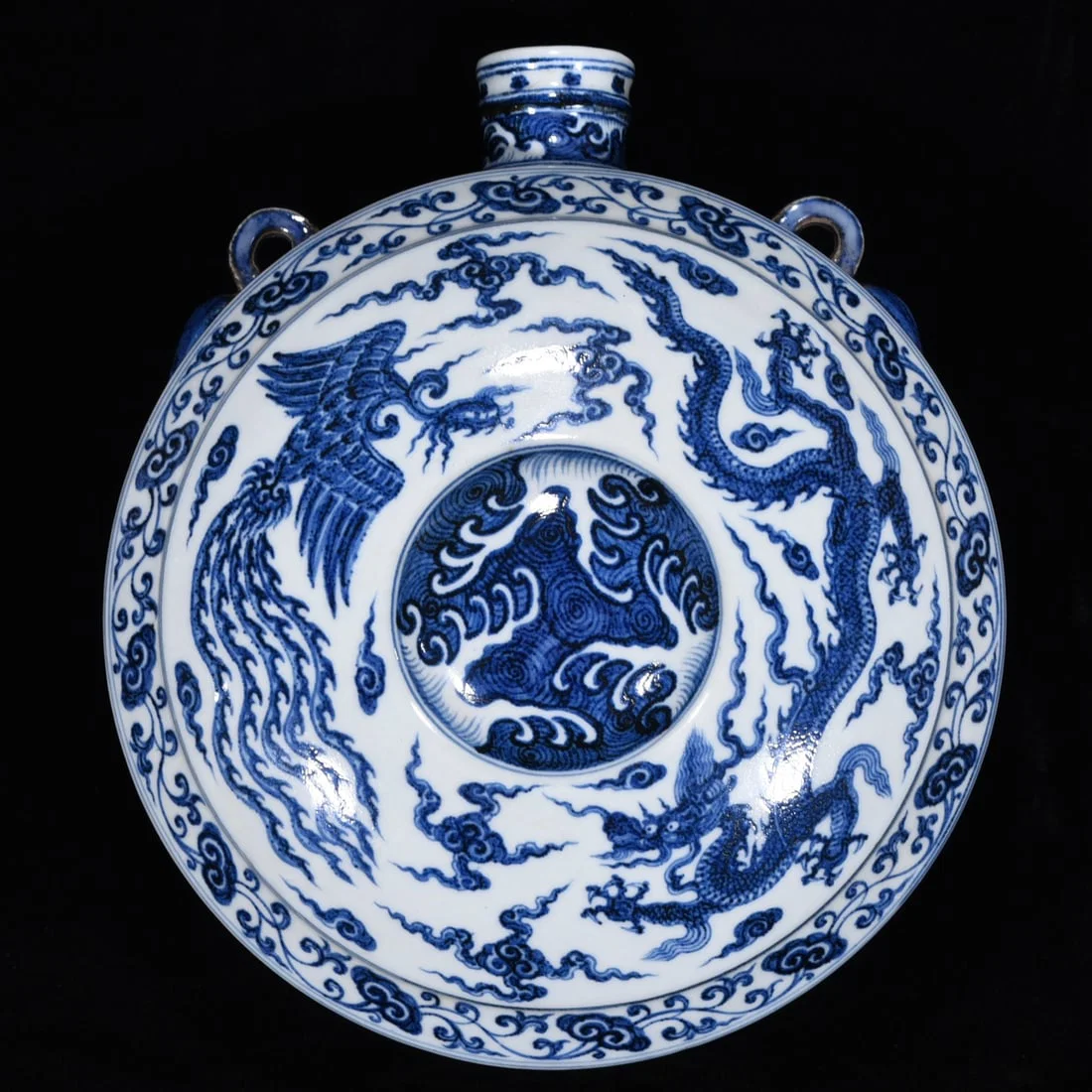 Ming Dynasty Yongle blue and white dragon and phoenix lying pot