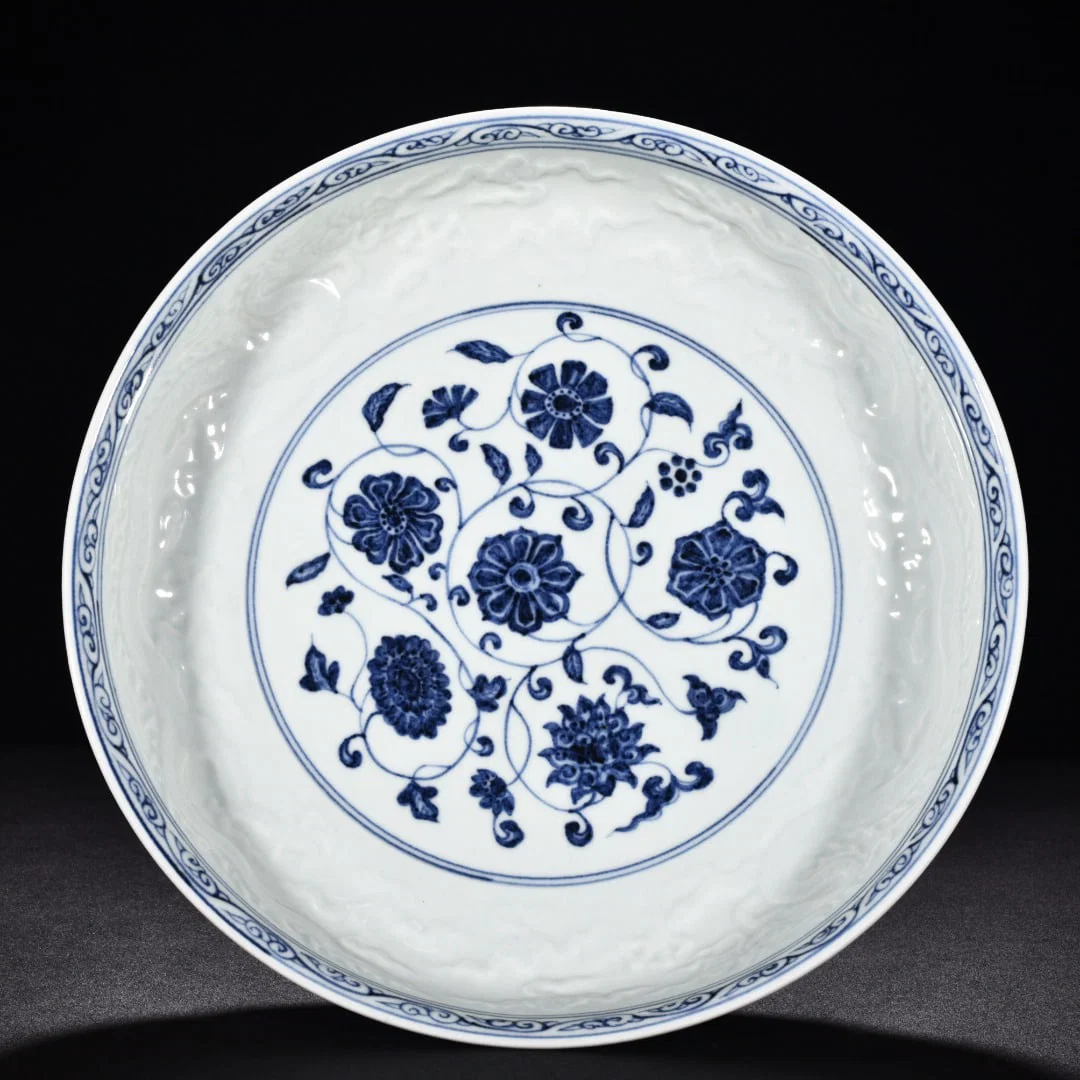 Ming Dynasty Yongle blue and white intertwining flower plate