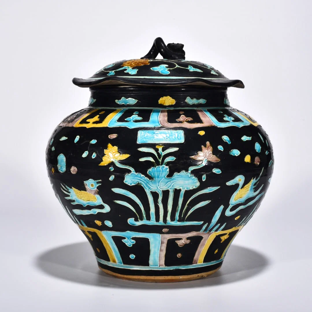 Ming Dynasty Yongle enamel colorful mandarin duck flower lotus leaf jar