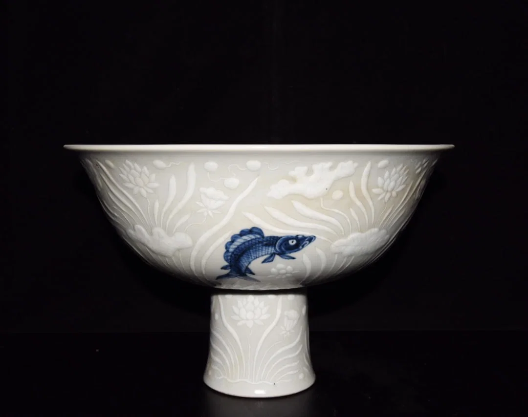 Ming Dynasty Yongle relief blue and white fish and algae porcelain tall bowl