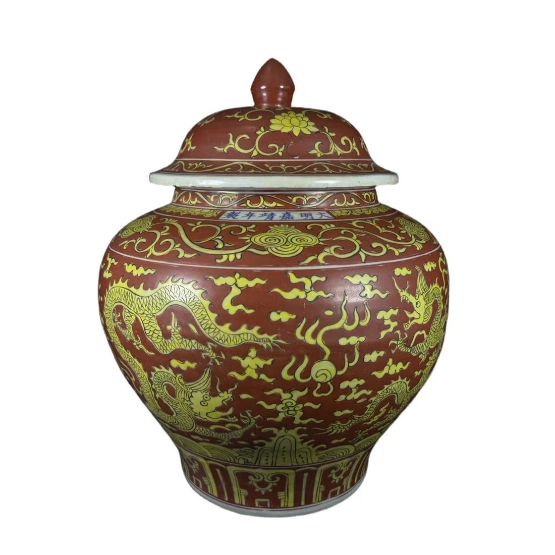 Ming Jiajing Wucai Dragon Pattern Covered Jar
