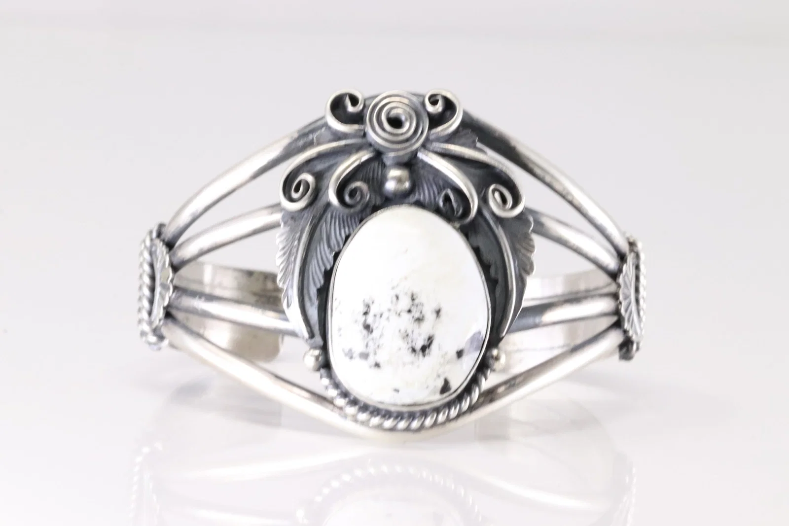 Native America Navajo Sterling Silver White Buffalo Bracelet Cuff By Jimmy Lee.