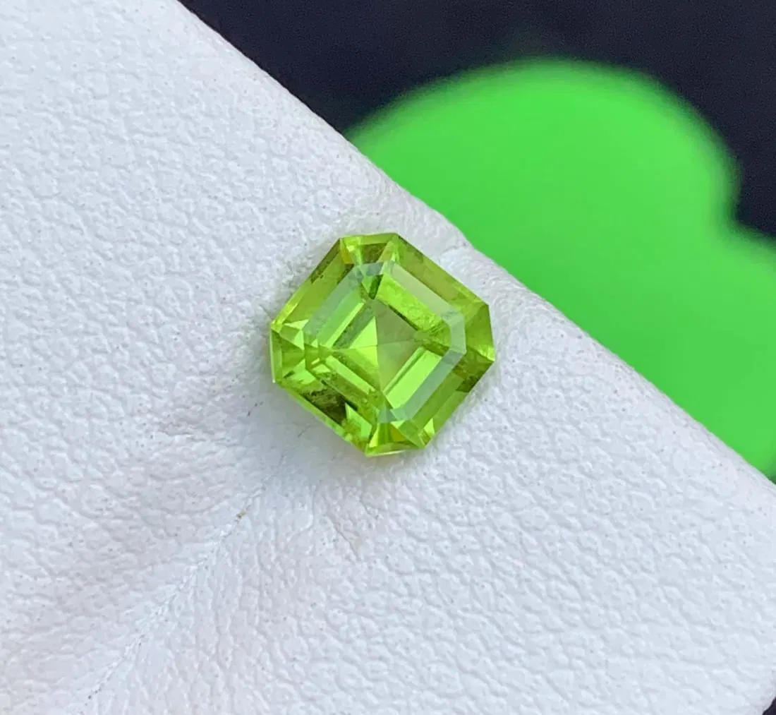 Natural Green Peridot Gemstone: Asscher Cut August Birthstone