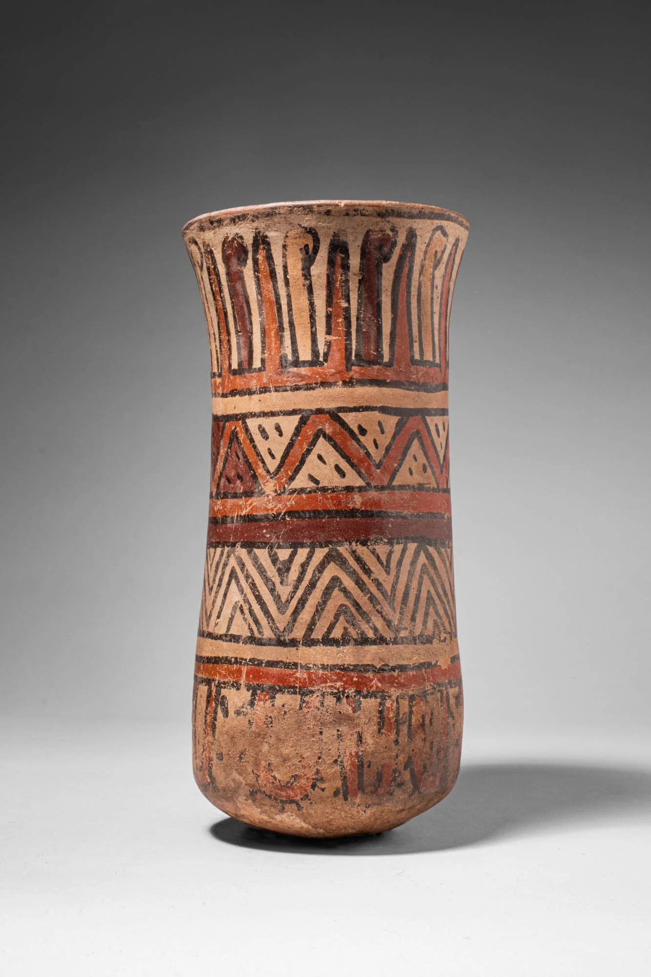 NAZCA POTTERY VESSEL WITH GEOMETRIC DECORATIONS