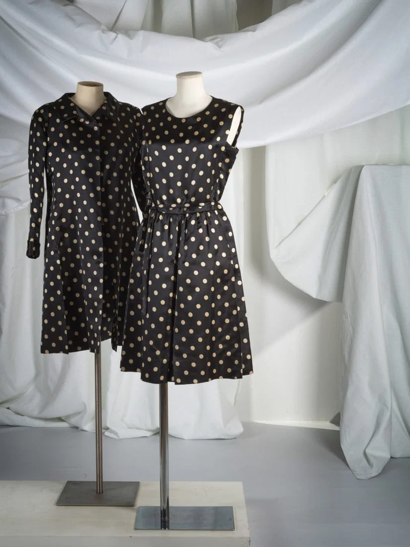 Nina Ricci, collection Haute Couture, circa 1958/1960. Ensemble de cérémonie en soie n...