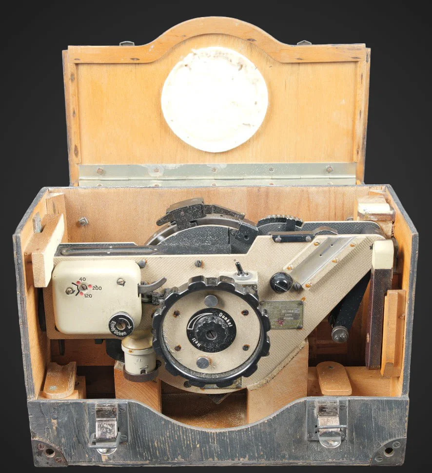 Octant de navigation de bombardier de la Luftwaffe. Luftwaffe bomber navigator’s octant.