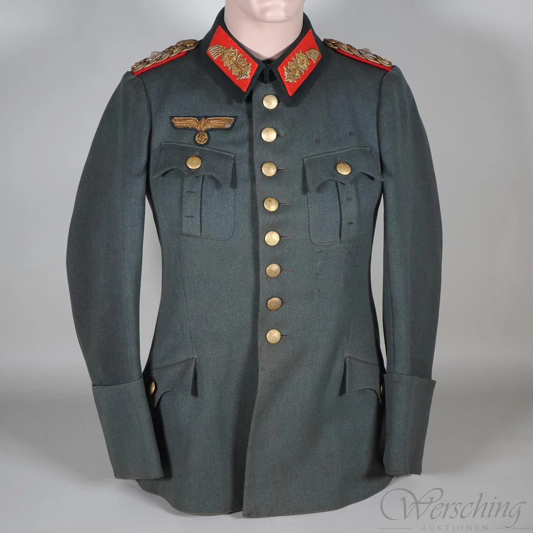 Old-style Wehrmacht uniform tunic of a Lieutenant General, probably Theodor Tolsdorff