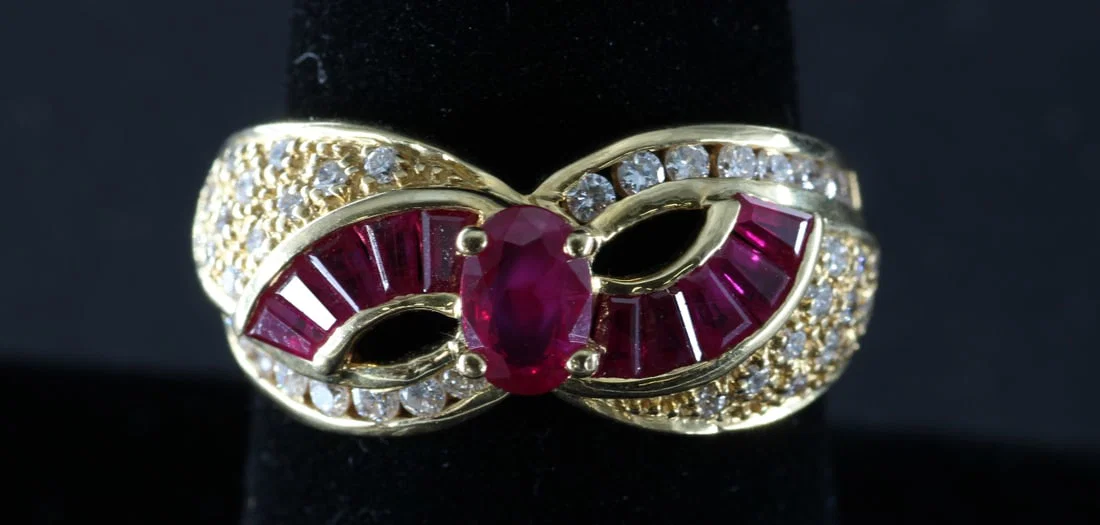 Outstanding 18K Ruby & Diamond Ring