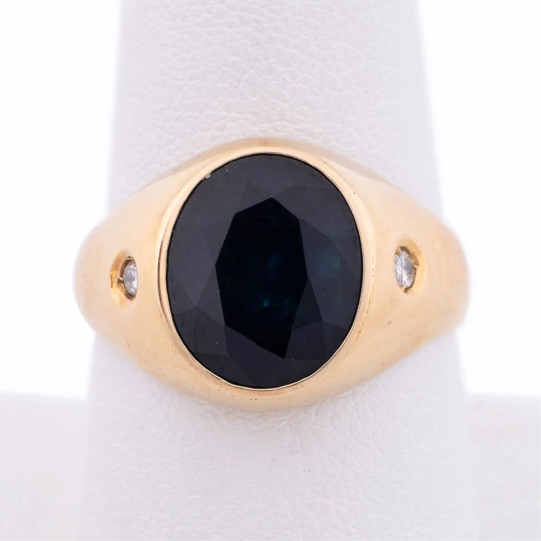 OVAL SAPPHIRE AND DIAMOND RING, BEZEL SET 14K YG