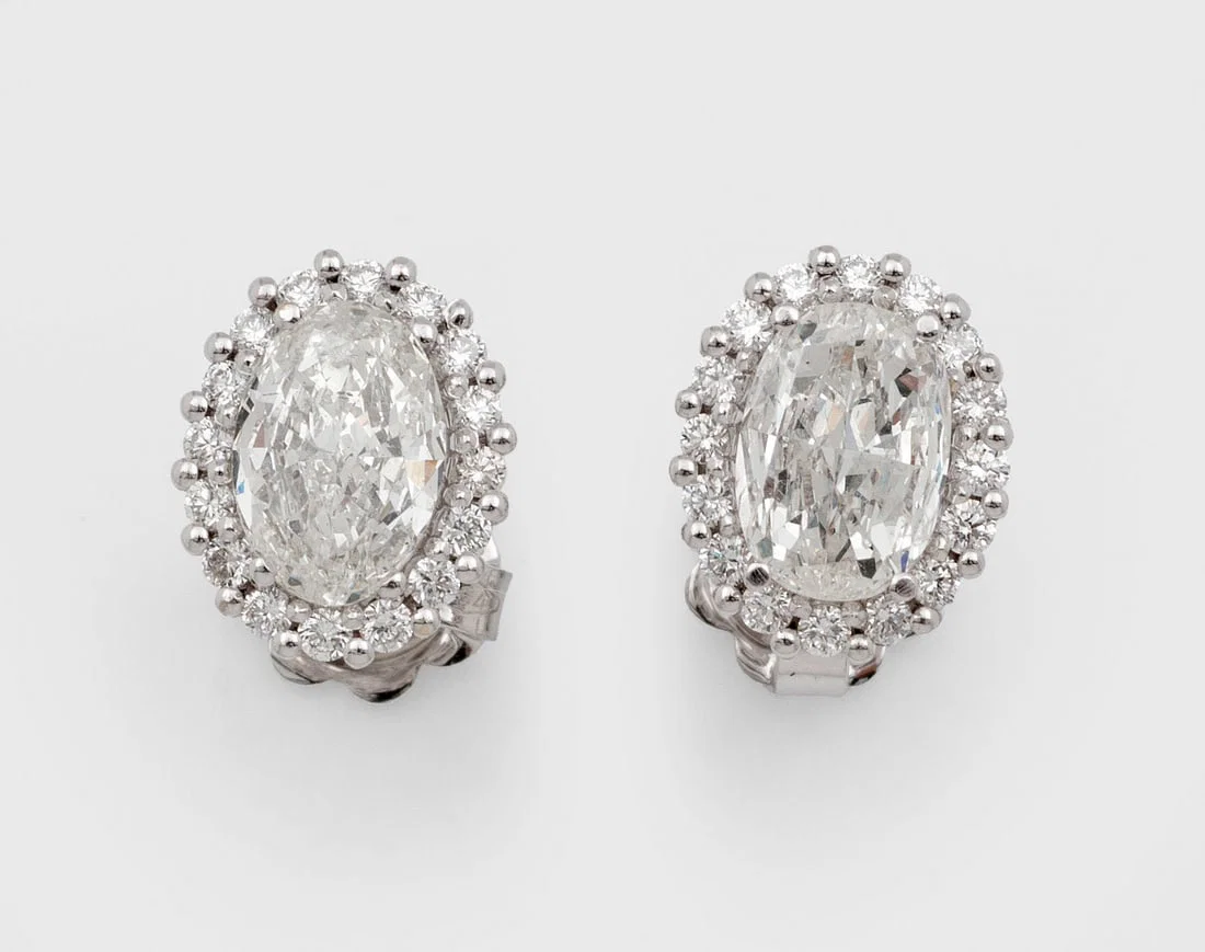 Paar elegante Entourage-Diamantohrringe