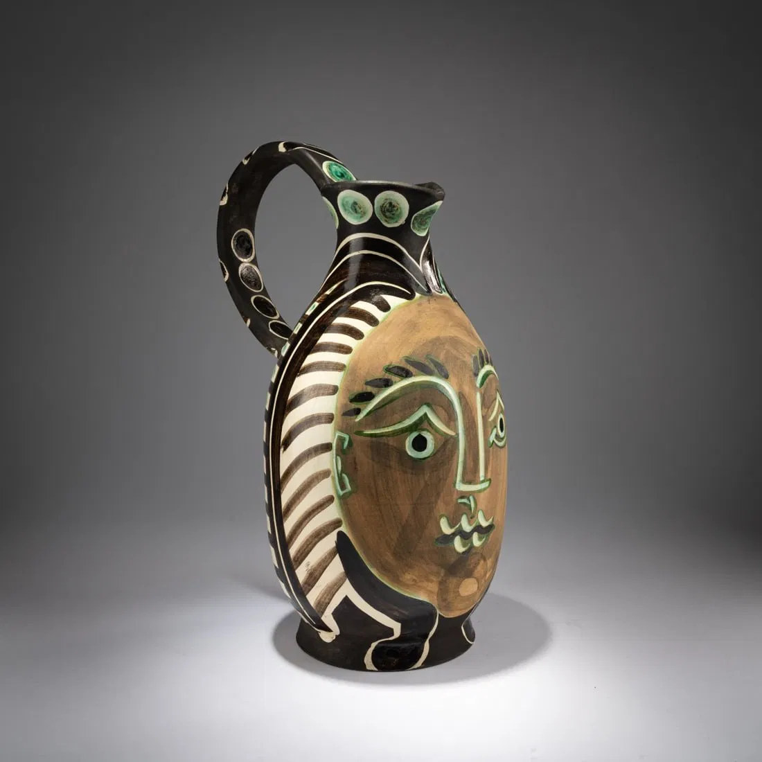 Pablo Picasso (1881 Malaga - 1973 Mougins), Jug 'Femme du Barbu', 1953