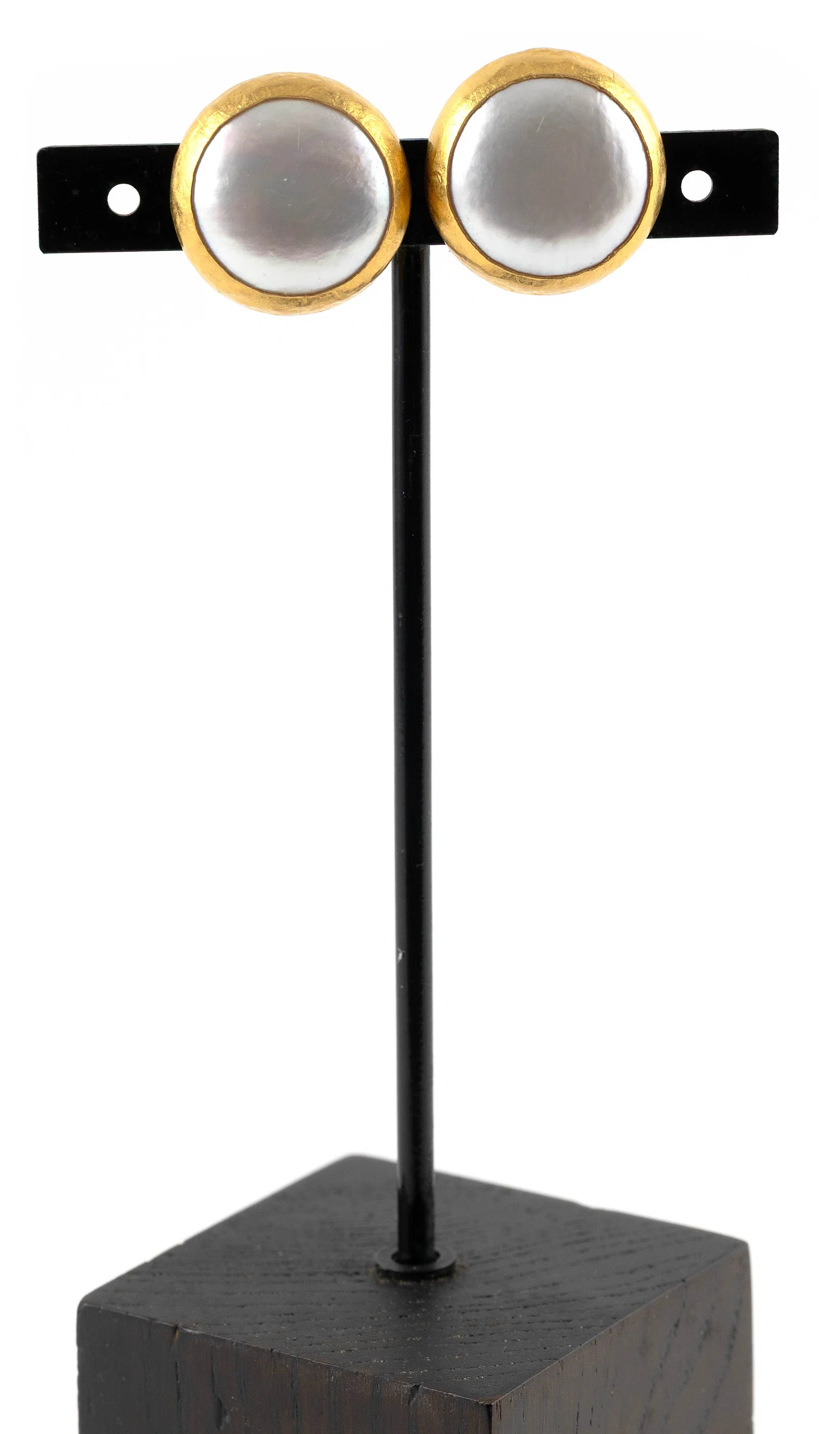 PAIR OF 22KT YELLOW GOLD AND MABE PEARL EARRINGS Approx. 10.0 total dwt.