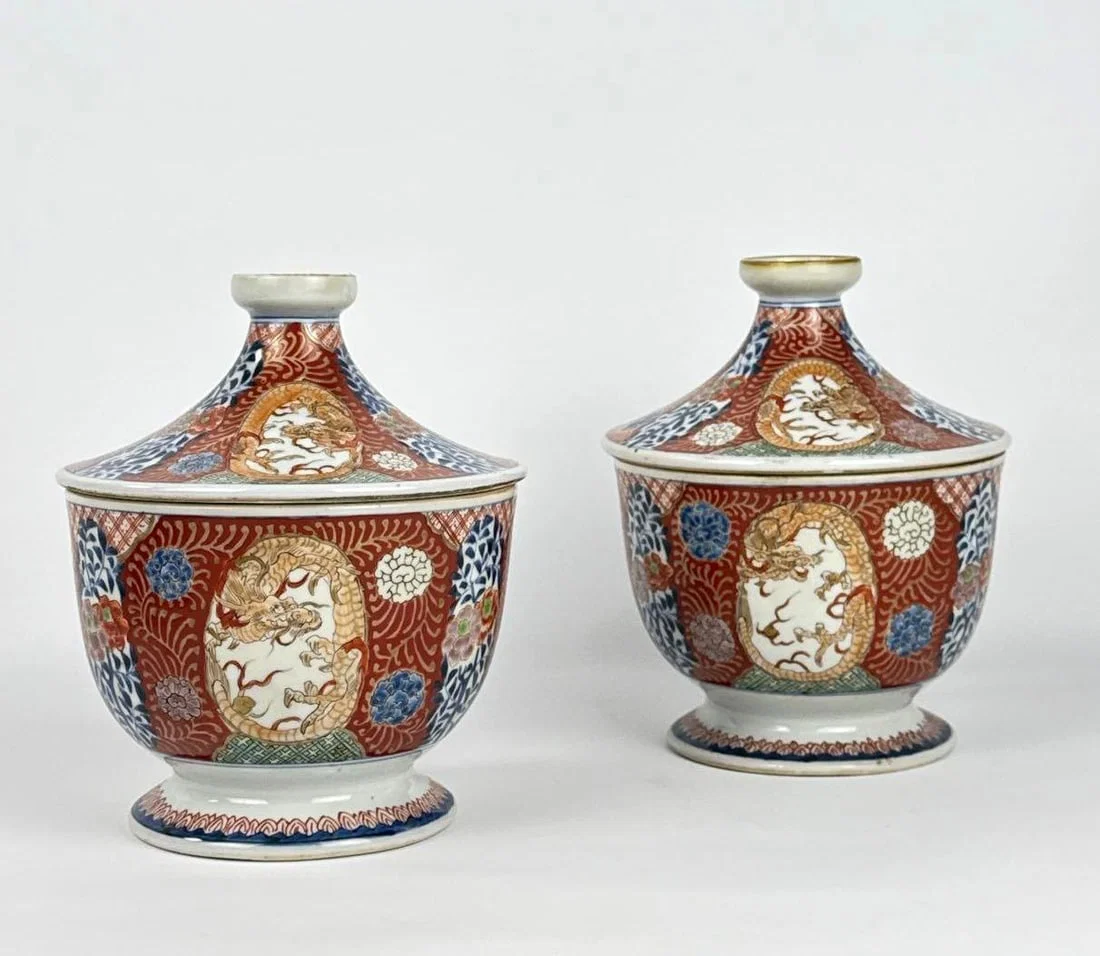 PAIR OF ANTIQUE JAPANESE IMARI DRAGON PORCELAIN LIDDED BOWLS