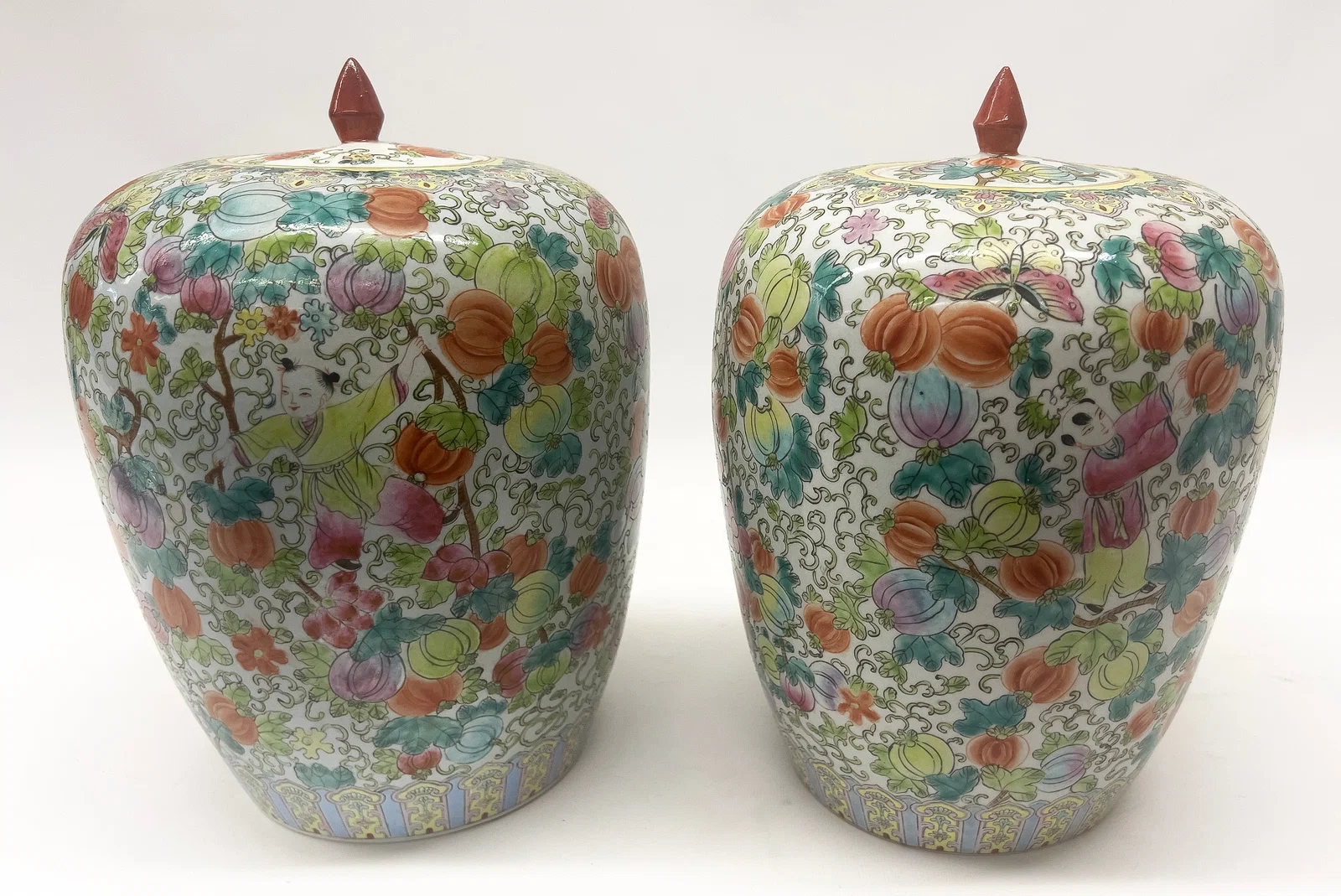 PAIR OF CHINESE PORCELAIN COVERED JARS