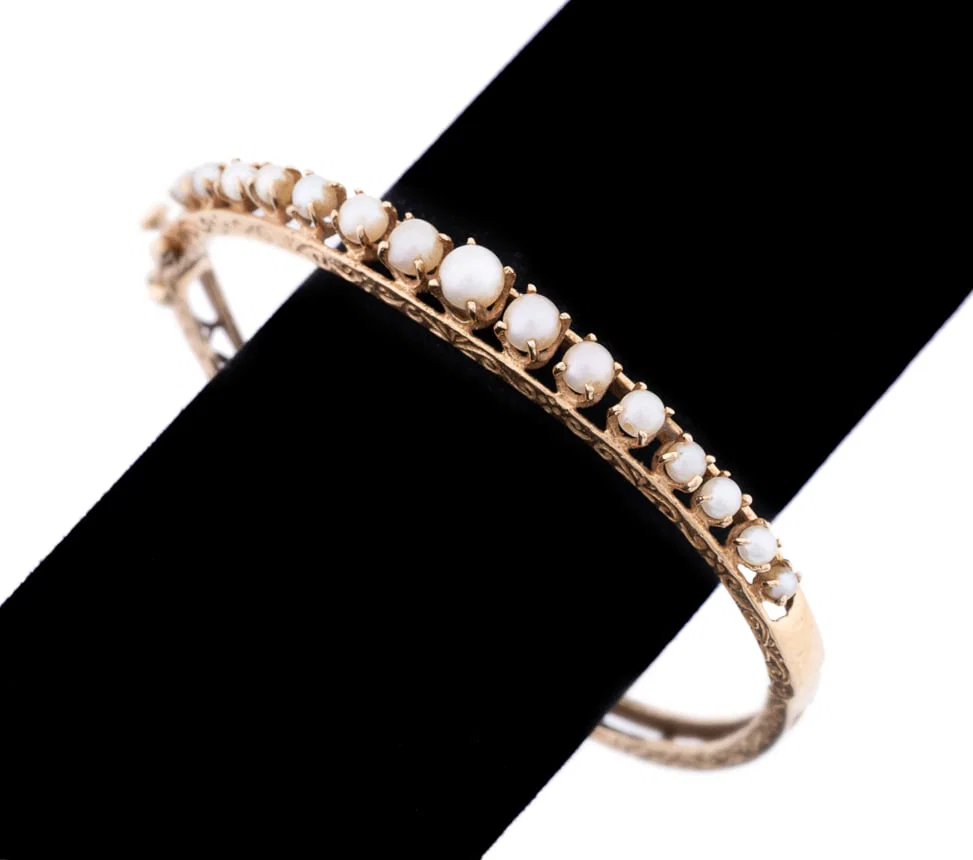 PEARL BANGLE BRACELET, 14K YELLOW GOLD SETTING