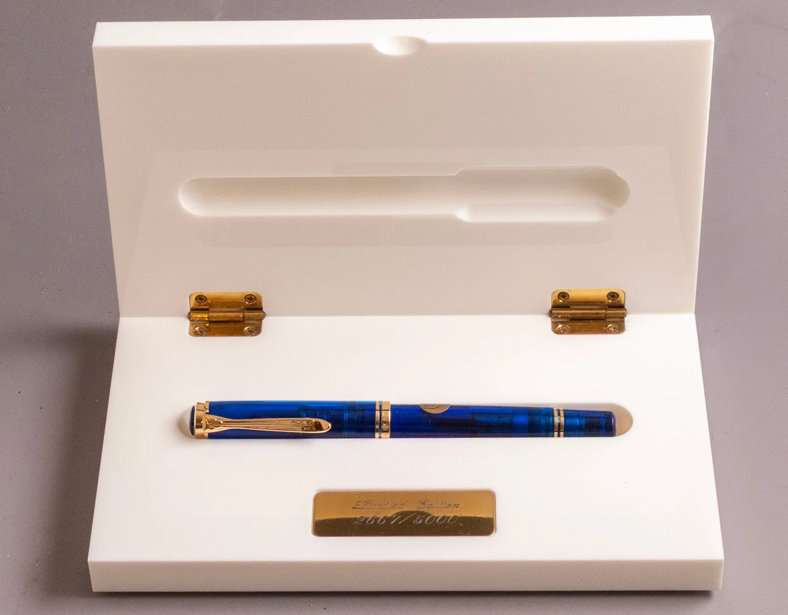 Pelikan M800 - Blue Ocean Fountain Pen, Limited Edition
