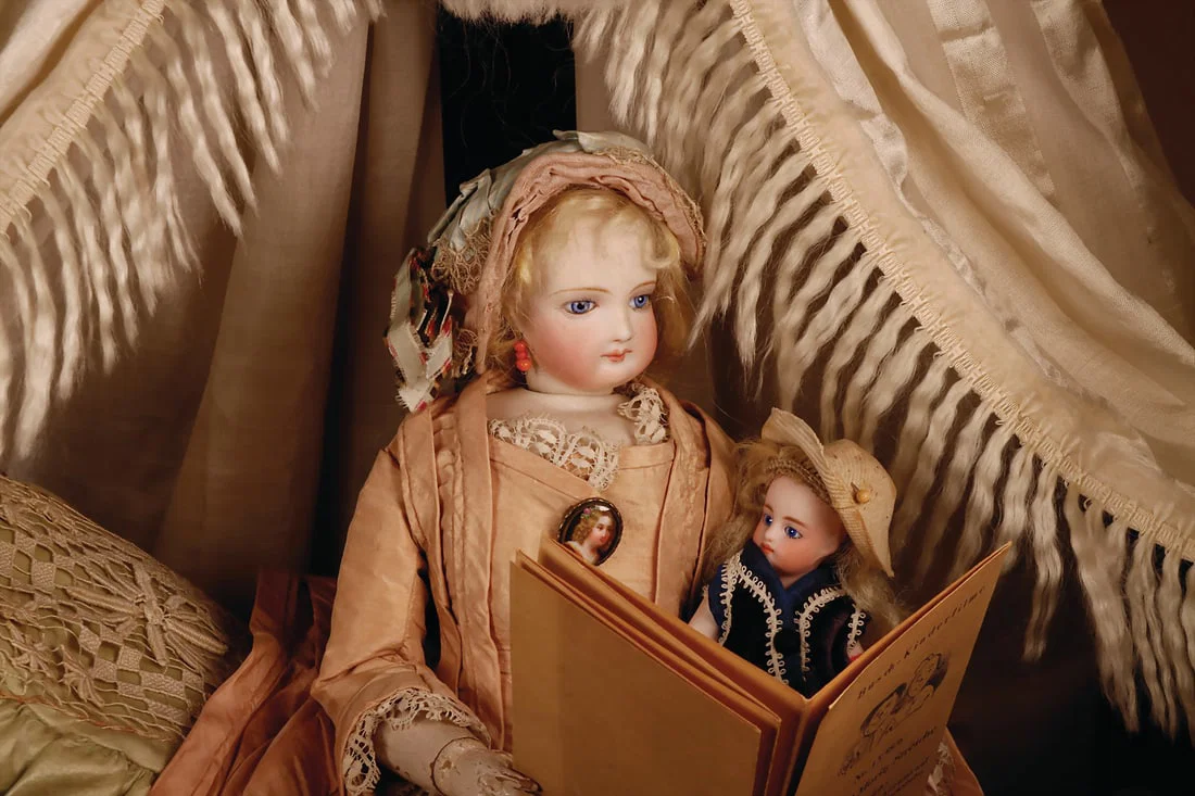 PIERRE-FRANÇOIS JUMEAU elegant fashion doll from the Pierre-Francois Jumeau era, delicate