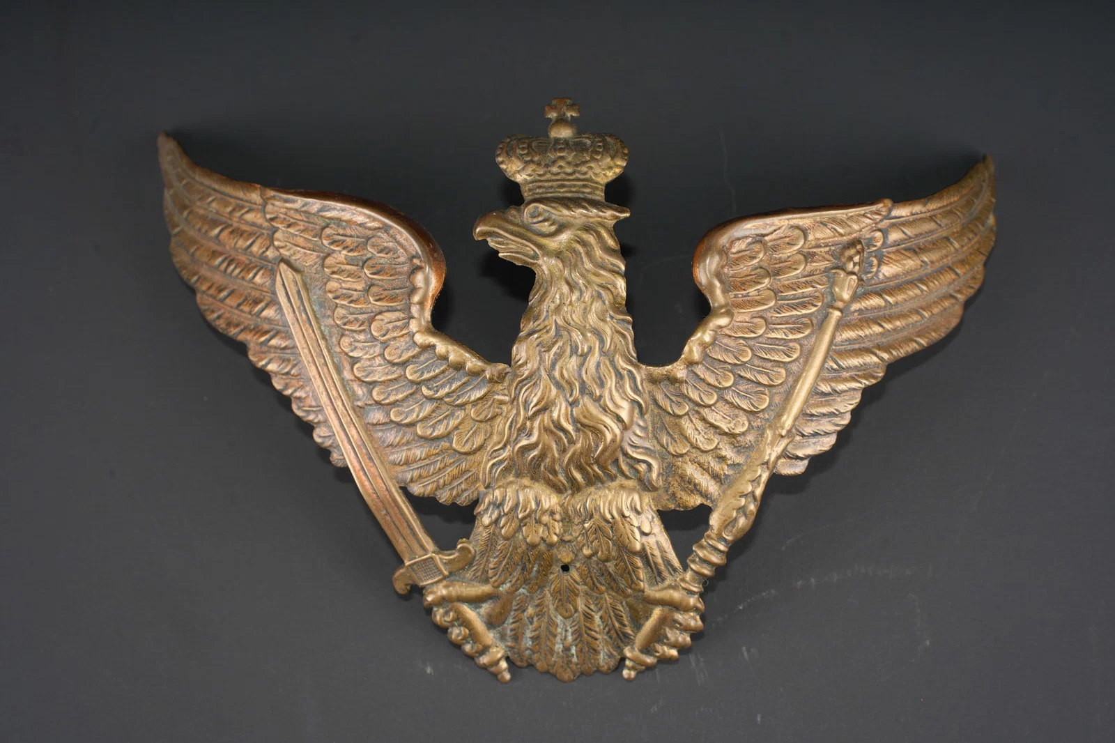 Plaque de casque du 2e Regiment de Grenadiers de la Garde M1842. Helmet plate of the 2nd Guard
