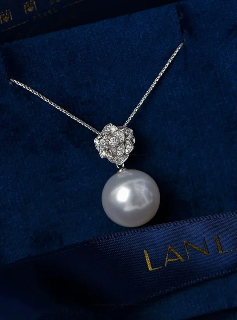 Platinum Pt900 Pearl Pendant