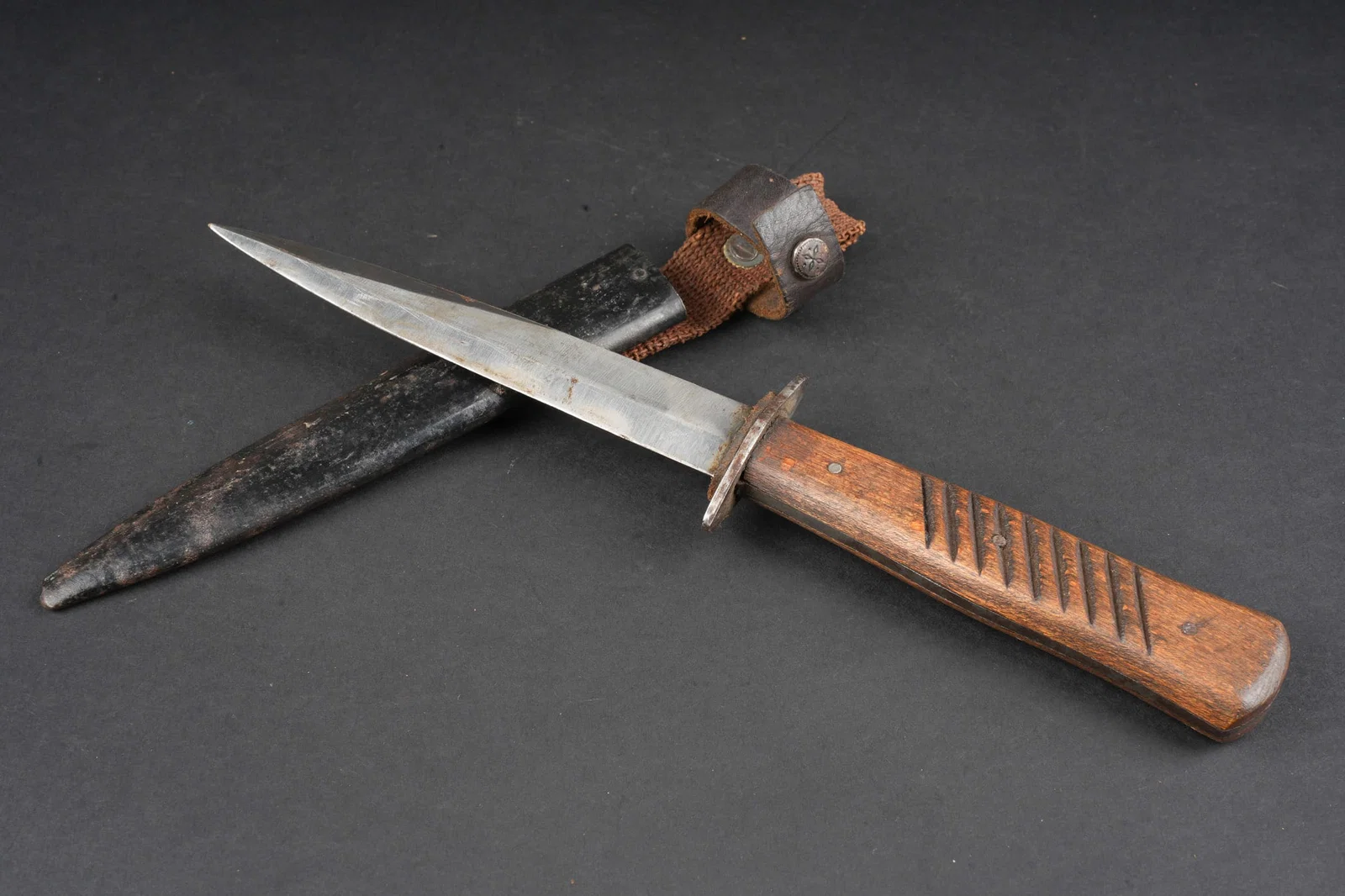 Poignard de combat allemand. German combat dagger.