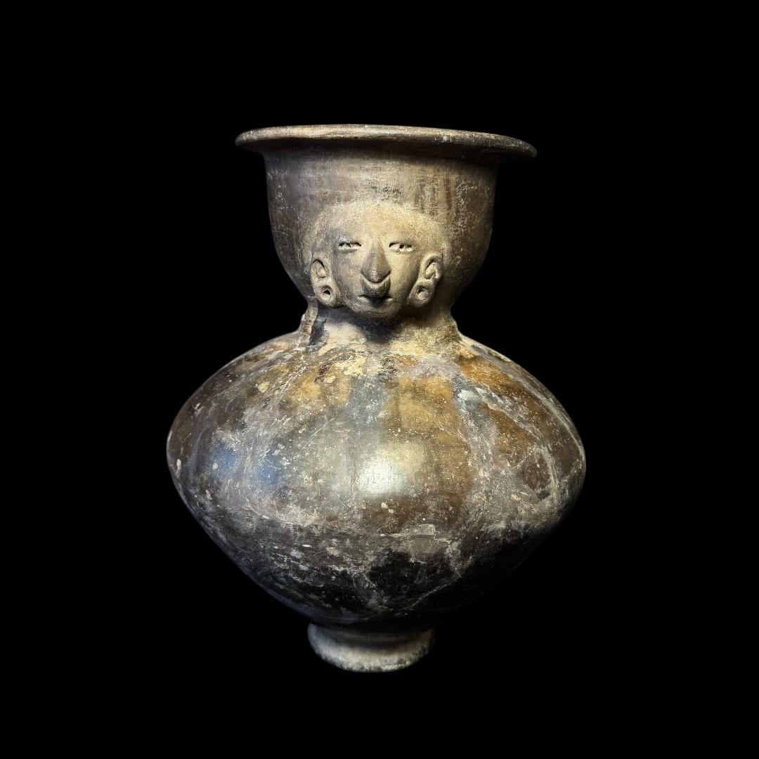 Pre-Columbian Manteño Figural Pottery Vessel, Ecuador