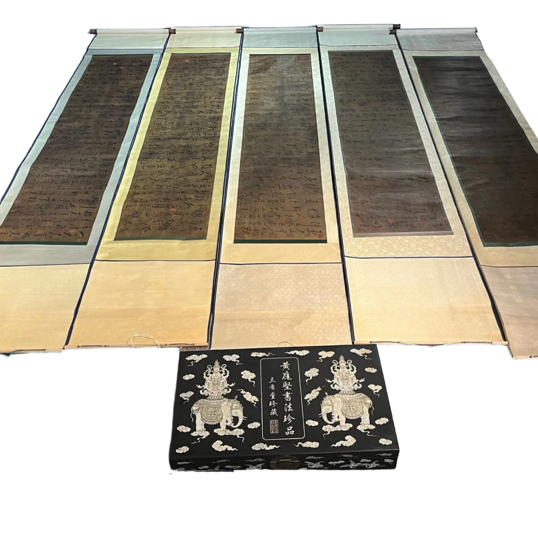 Private collection of a set of Huang Tingjian calligraphy