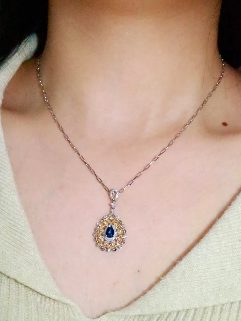 PT950 sapphire pendant