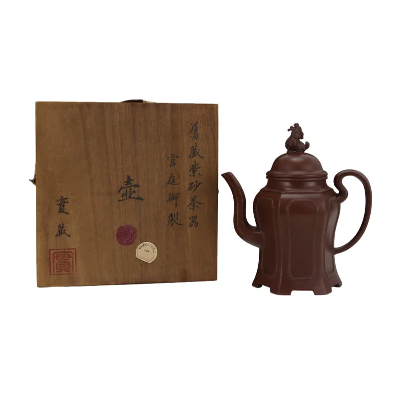 Purple clay teapot, made for the imperial court.