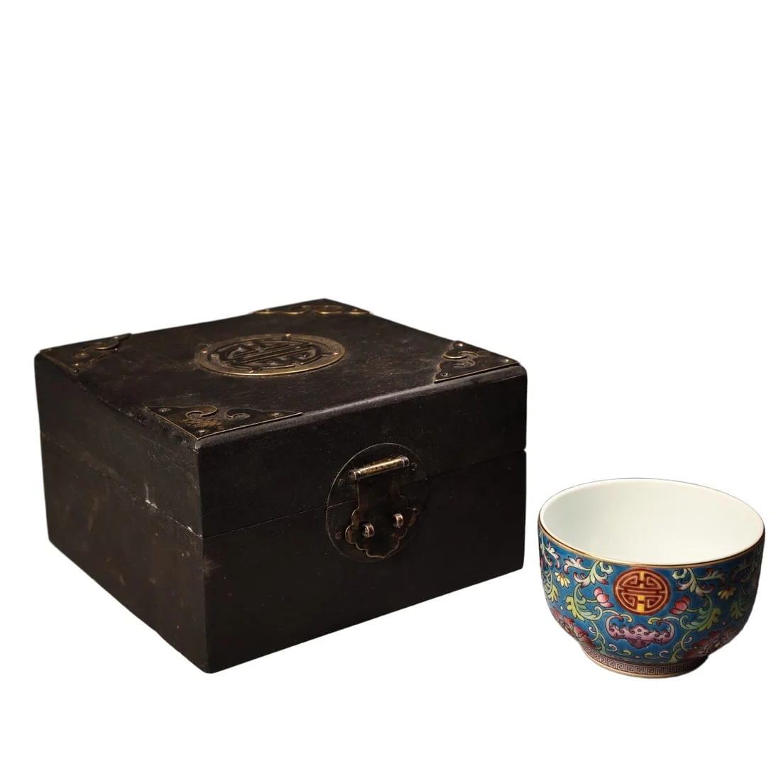 Qianlong period hand-painted enamel and pastel porcelain wine cup and tea bowl from the Qing