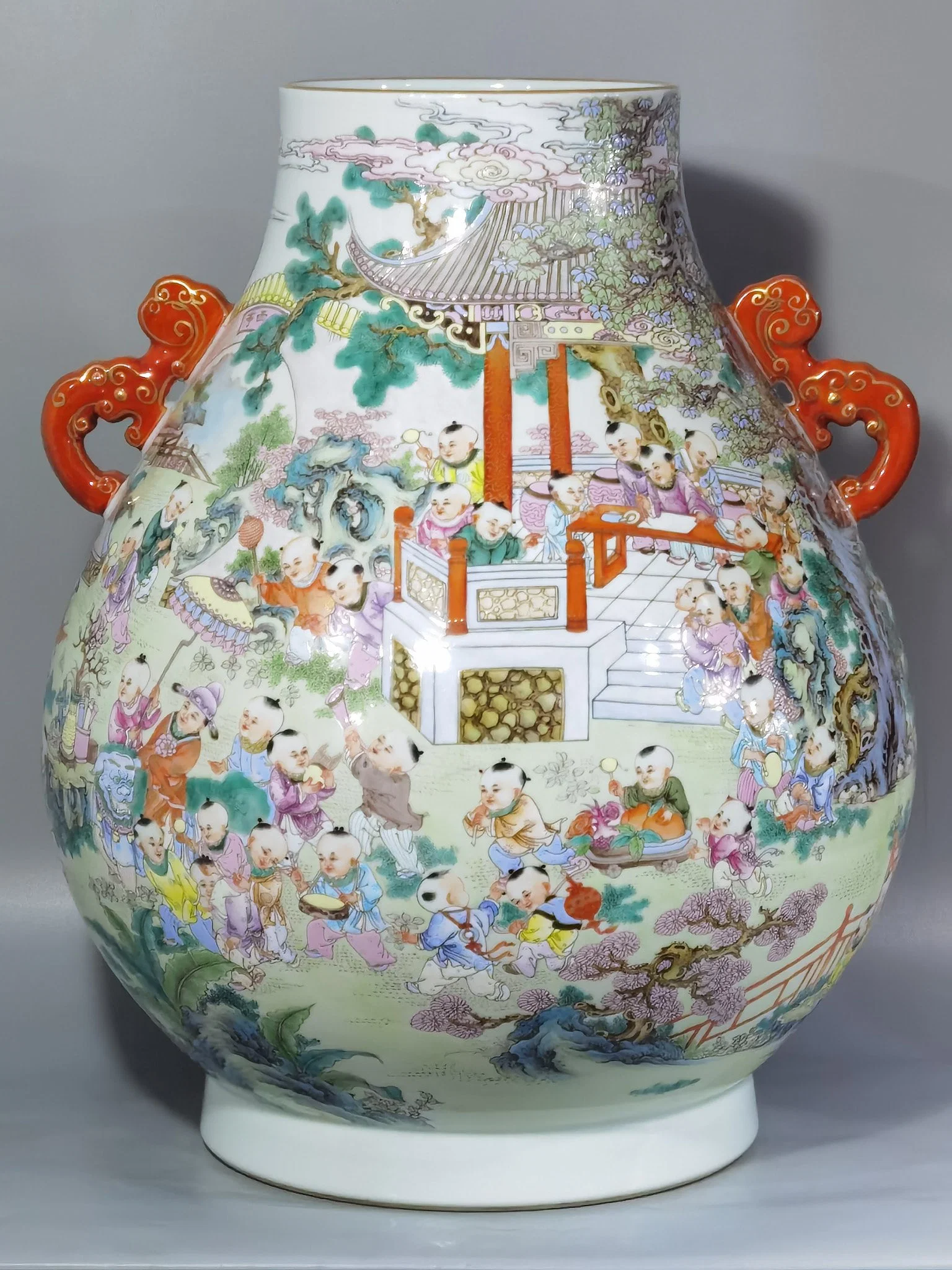 Qianlong period Qing Dynasty famille rose painting with hundreds of figures double-eared barrel vase