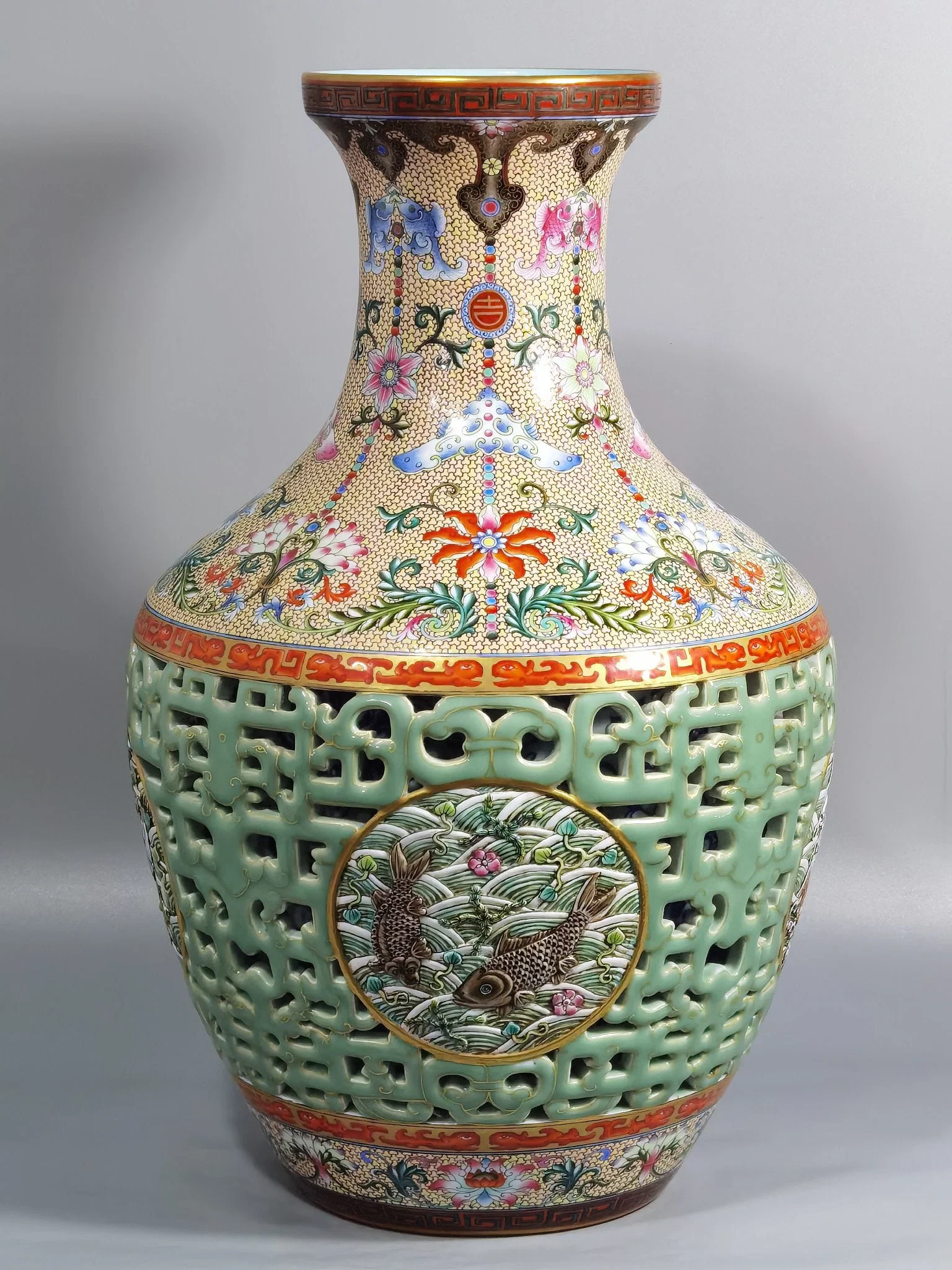 Qianlong period Qing Dynasty Yangcai yellow ground pink and blue gold interlayer Auspicious Days