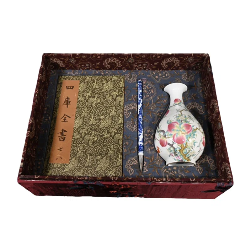 Qianlong Reign of the Great Qing Dynasty, a set of powder enamel jade pot, spring bottle with