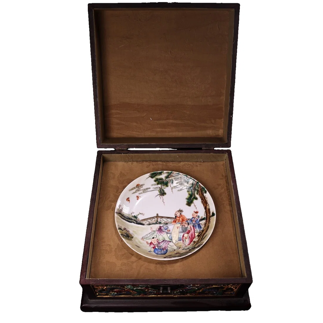 Qing Dynasty court pure handmade hand-painted famille rose porcelain plate