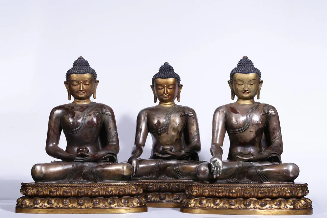 QING DYNASTY, GILT BRONZE THREE BUDDHAS STATUE