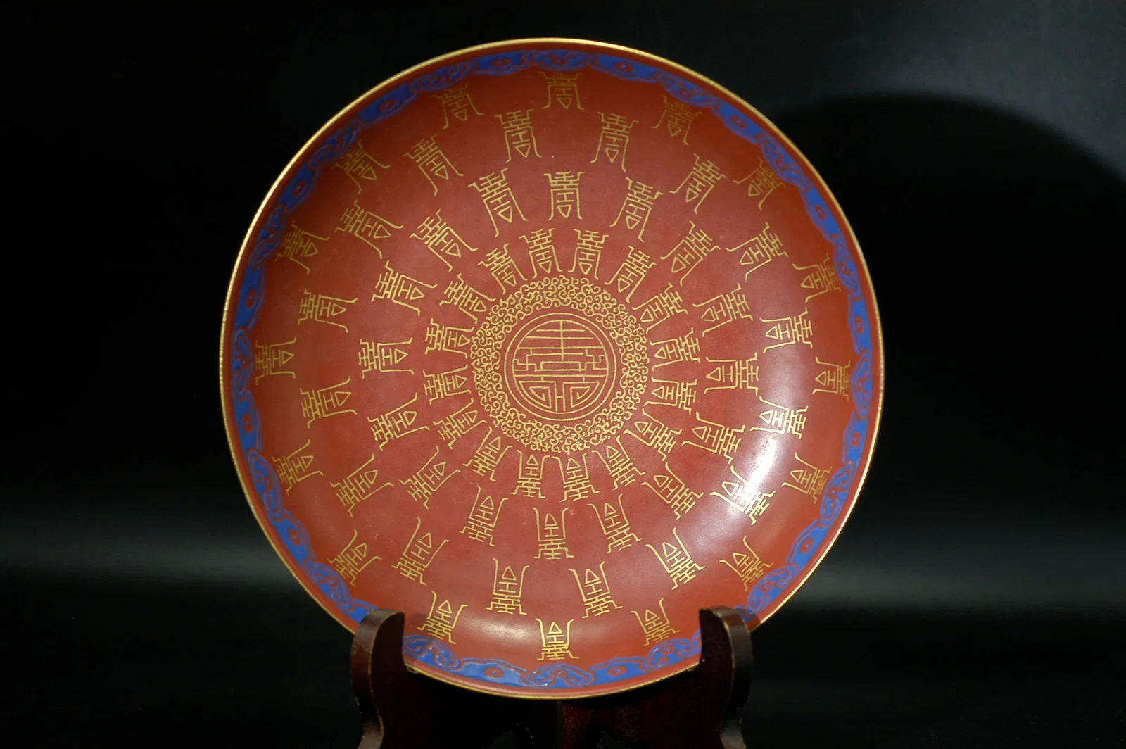 Qing Dynasty Guangxu Mark Coral-Red Famille Rose Gilded Shou Character Plate